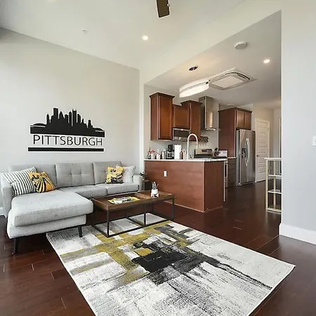 Hostwise Stays - Free Parking Downtown - Skyline Views